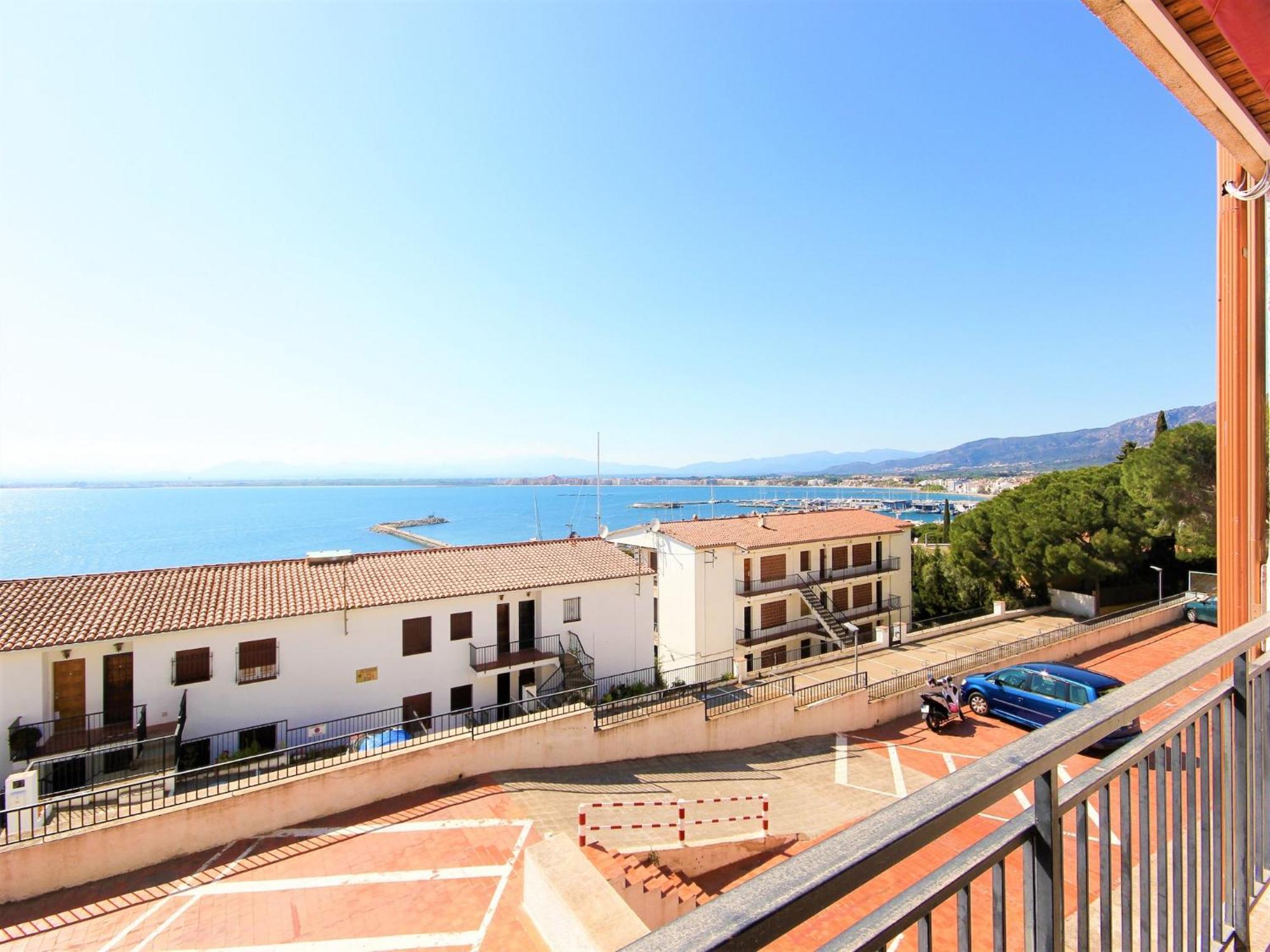 Apartment In Centro Roses